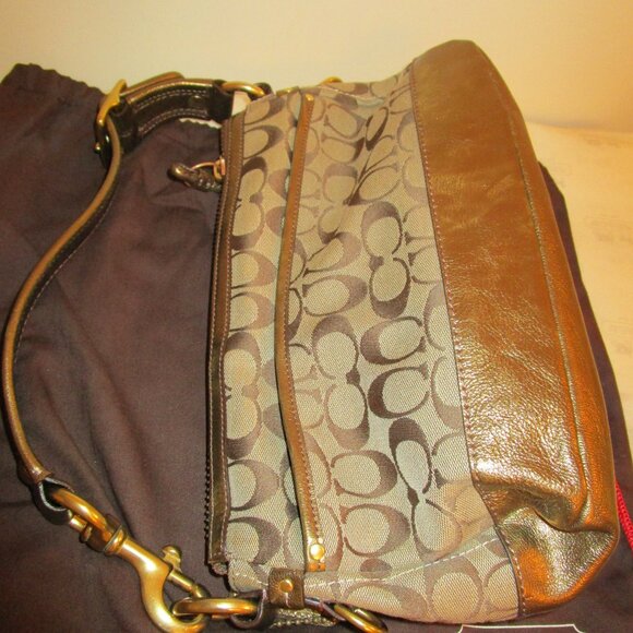 Coach Gold Edged Legacy Pocket Hobo with Signature Lining - Picture 5 of 13